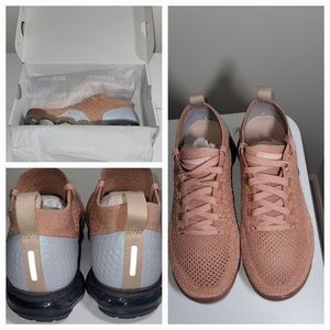 Women's Nike Shoe